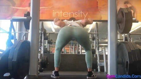 Gym Hot Babe in Tight Green Leggings