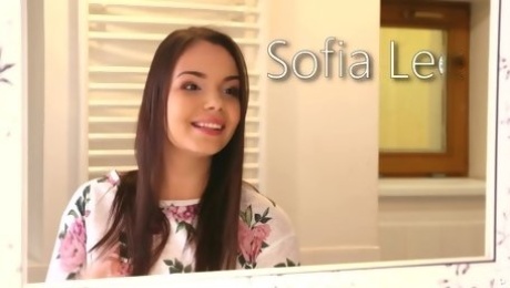 Sofia Lee All The Right Moves