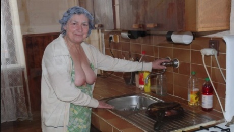 Planty of granny and horny moms picture collection in slideshow video compilation