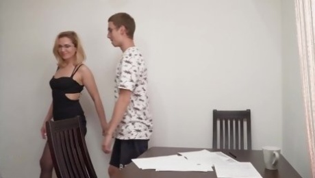 Mature mom shows a young guy anal sex instead of lessons.