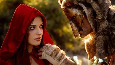 Red Riding Hood Scarlett meets Werestud