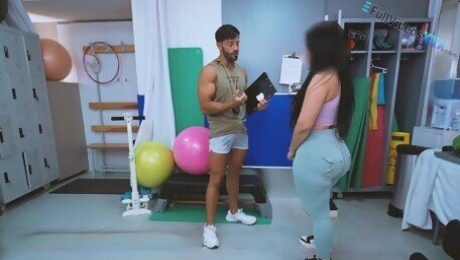 My personal trainer cums inside my pussy when I finish my workout fitness