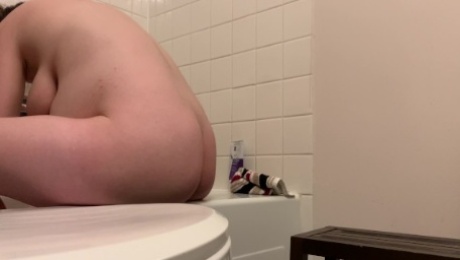 PREGNANT TEEN spied bathing! REAL 18 Year Old